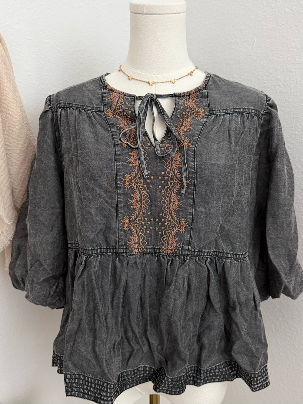 Indigo Thread Co Embroidered Lyocell Peasant Top Gray Boho Medium